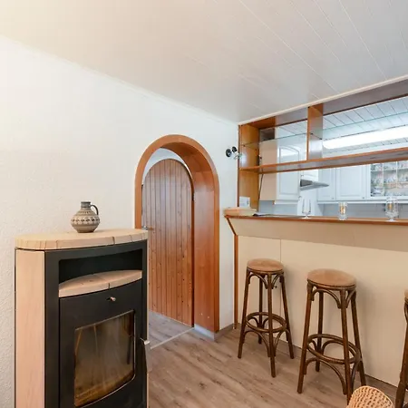 Ferienhaus Strandhaus Für 6 Personen 100 M² *